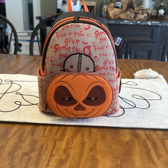 LOUNGEFLY Disney Trick 'r Treat Sam Pumpkin Mini 🎒 - Picture 10 of 16